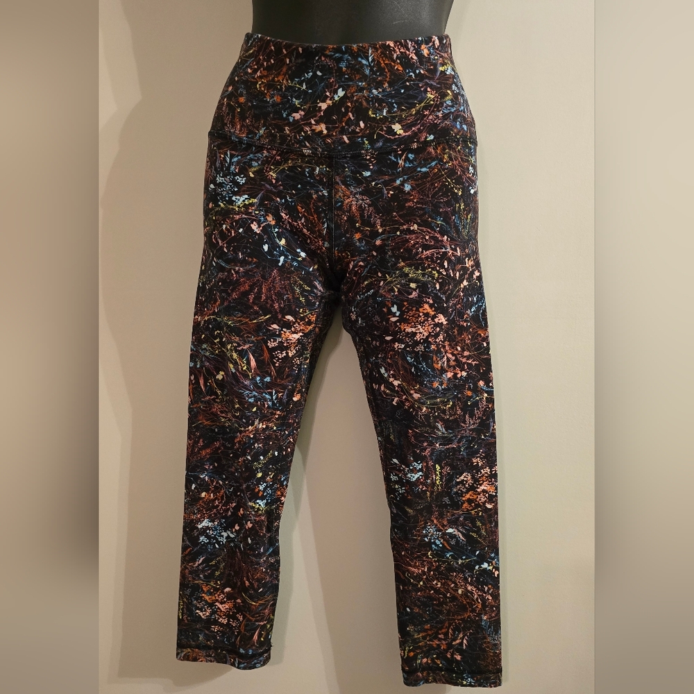 Lululemon Black Floral Print 3/4 Yoga Leggings Size S